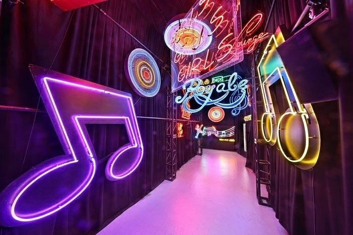 Bars & Nightclubs